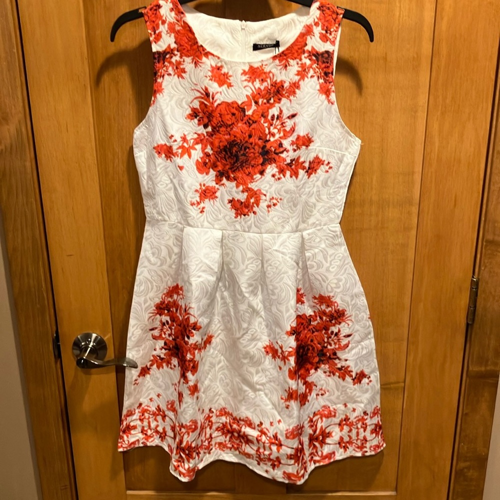 NWT Acevog Sleeveless Floral Print Cocktail  Dress White with Orange/Red Flower